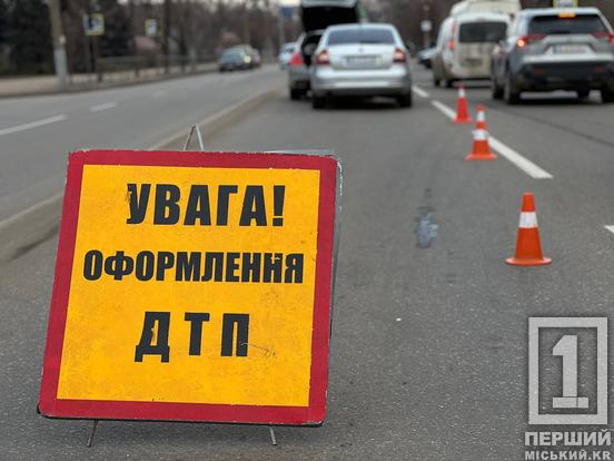 Дорога вимагає тотальної уважності: на Володимира Великого зіштовхнулися дві Skoda2