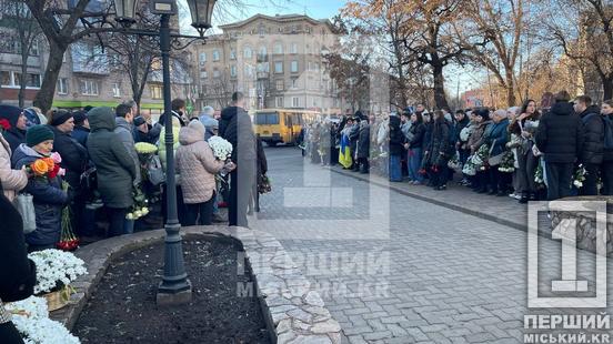 Криворіжці простилися з трьома невинними жертвами російського терору: Альоною й Олексієм Акименко та Іриною Ковальчук1