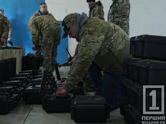 Квадрокоптери, FPV та безліч іншого заради спільної справи: Рада оборони Кривого Рогу надала допомоги воїнам на понад 10 млн грн3