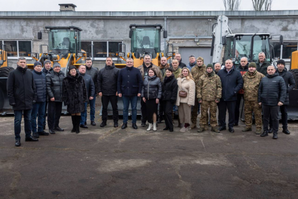 Спецтехніку для розбору завалів та відновлення отримали комунальники Кривого Рогу та Лозуватки5