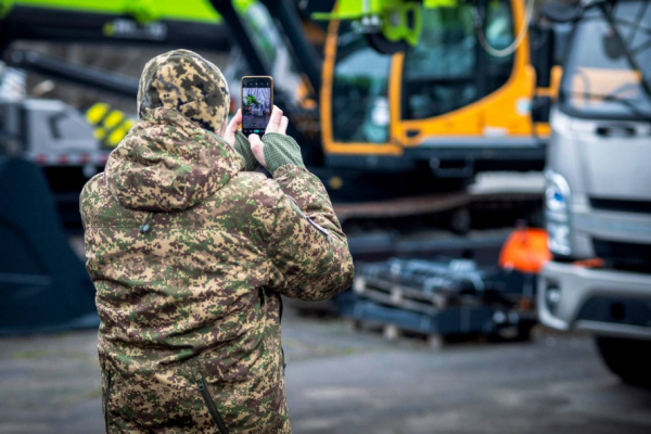 Спецтехніку для розбору завалів та відновлення отримали комунальники Кривого Рогу та Лозуватки3