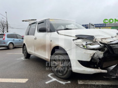 У Кривому Розі Toyota та Renault не поділили дорогу0