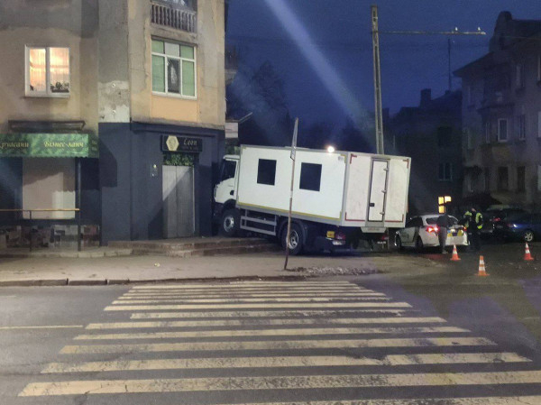 У Кривому Розі вранці в ДТП потрапили дві вантажівки0