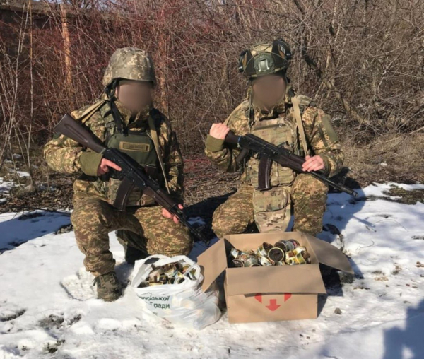 Будуть з теплом та світлом: криворізьким нацгвардійцям передали окопні свічки1