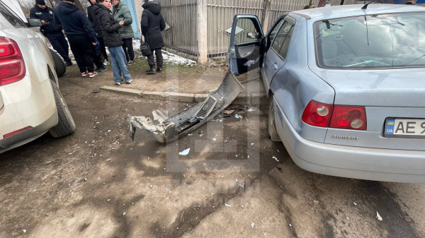 Чергова ДТП у Кривому Розі: Chery протаранила Chevrolet і опинилася на тротуарі1