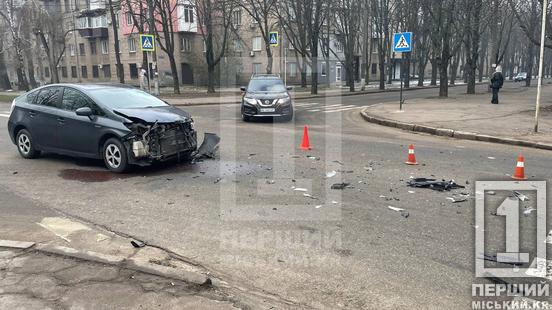 Дітей оглядають медики: на перетині Тільги та Мистецької ДТП з Renault та Toyota1