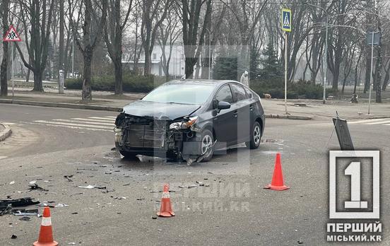 Дітей оглядають медики: на перетині Тільги та Мистецької ДТП з Renault та Toyota