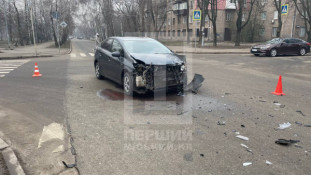 ДТП біля стадіону «Металург»: через зіткнення двох авто постраждали діти4