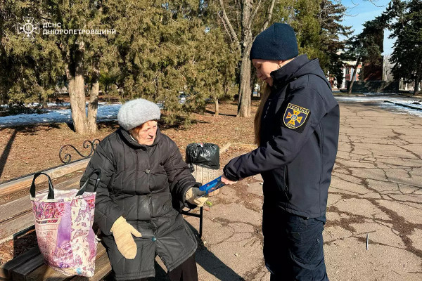 Криворізькі фахівці ДСНС навчали дорослих та дітей основам мінної безпеки1