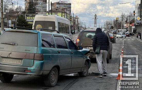 На перехресті вул