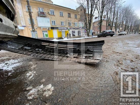 Ранок не задався: у Покровському районі на дорозі не розминулися маршрутка і легковик1