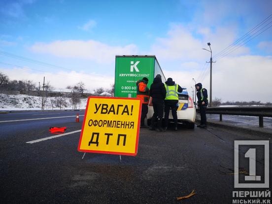 У Центрально-Міському районі Кривого Рогу не роз’їхалися фура та легковик1