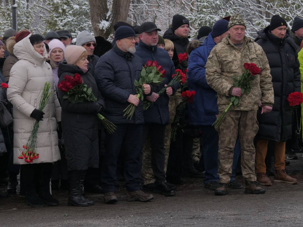 У Кривому Розі мешканці вшанували пам'ять полеглих воїнів5