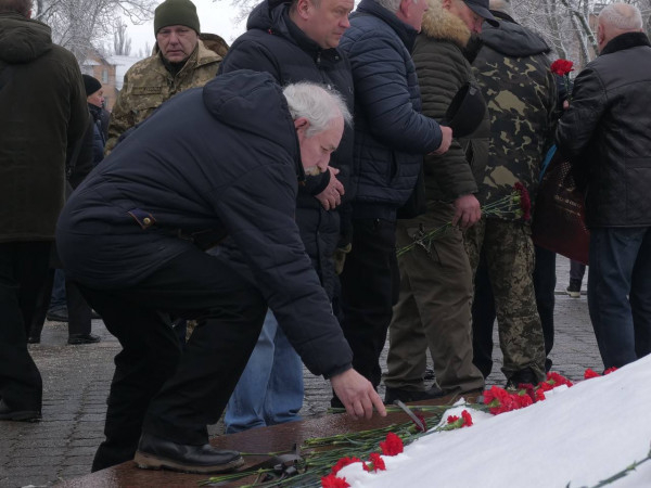 У Кривому Розі мешканці вшанували пам'ять полеглих воїнів6