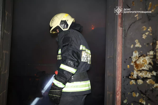 У Кривому Розі на пожежі надзвичайники врятували двох людей0