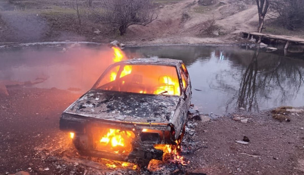 У Покровському районі Кривого Рогу згорів автомобіль: причини загоряння з’ясовуються1