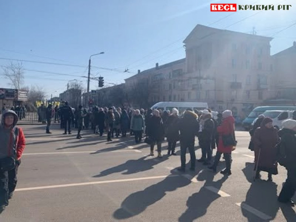 Мітинг на КРЕСі обурених абонентів Криворізької теплоцентралі