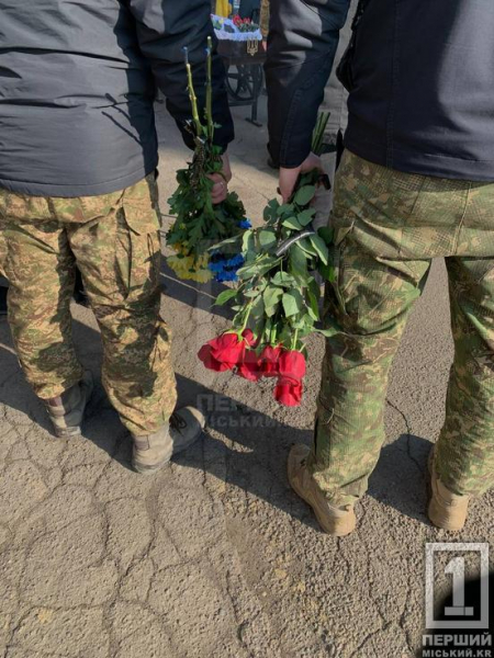 Віддав своє життя за мирне небо: у Кривому Розі провели в останню путь Євгена Федорова6