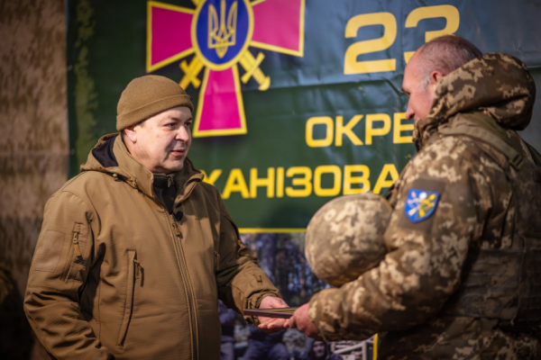 Військовослужбовця з Криворіжжя нагородили відзнакою Міністра оборони України медаллю “Захиснику України”1