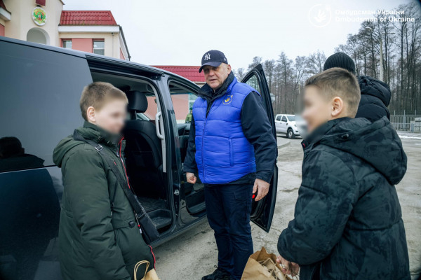 Вісьмох українських дітей, яких росія відібрала у батьків, вдалося повернути додому1