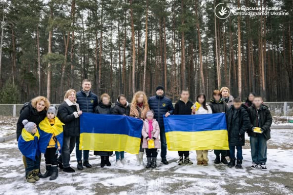 Вісьмох українських дітей, яких росія відібрала у батьків, вдалося повернути додому0