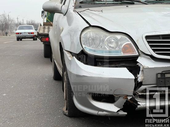 Все могло закінчитися набагато гірше: Geely біля «Сонячної галереї» вилетіла у кювет1