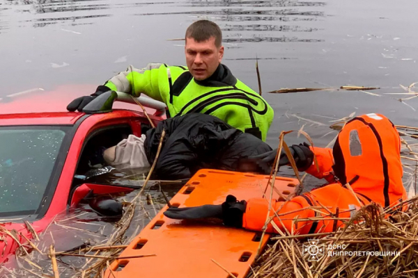 З дороги в річку: під Кривим Рогом сталося ДТП - водій загинув2