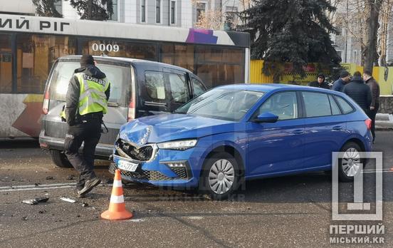 Знову Сонце «проти» водіїв: на Центральному проспекті у аварію потрапили тролейбус, Skoda та Volkswagen