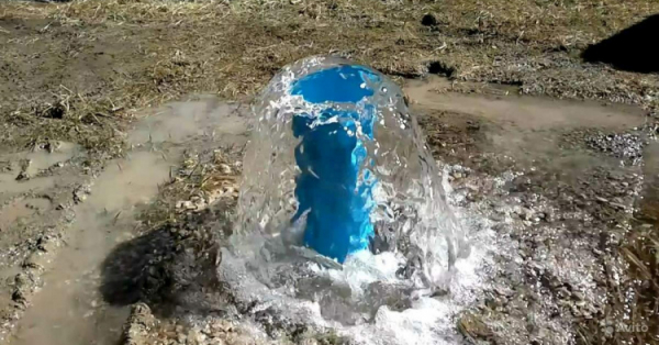 Забір води зі свердловини - фото ілюстративне з відкритих джерел