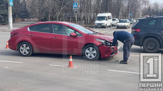 На місці було дві швидких допомоги: у районі міськвиконкому не розминулися два легковики2