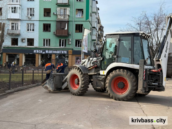 У Кривому Розі ліквідують наслідки ракетного обстрілу 5 березня: аварійно-рятувальна операція завершена5