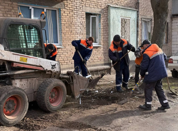 У Кривому Розі з ночі працює штаб допомоги постраждалим від ракетного удару3