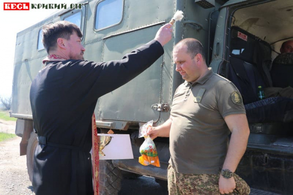 Криворізького гвардійця освячують на Херсонщині у Великдень