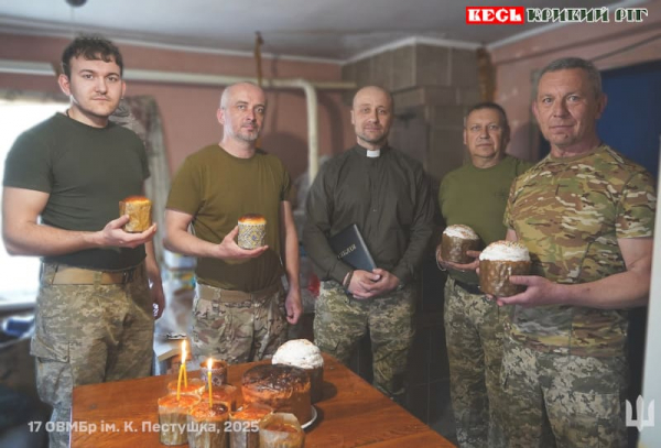 Бійці Криворізької танкової бригади з пасками на Великдень