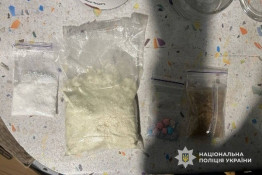 23-річний житель Кривого Рогу створив злочинну групу, яка займалася збутом наркотиків: заборонені речовини пересилали клієнтам поштою1