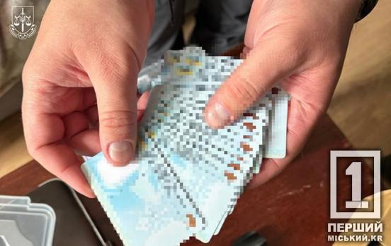 Його підлеглі робили фейкові документи «на будь-який смак»: 33-річного мешканця Дніпропетровщини мають екстрадувати з Німеччини