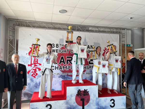 Анастасія Федорчук виборола ІІ місце на змаганнях з карате у Польщі - фото Довгинцівський райвиконком