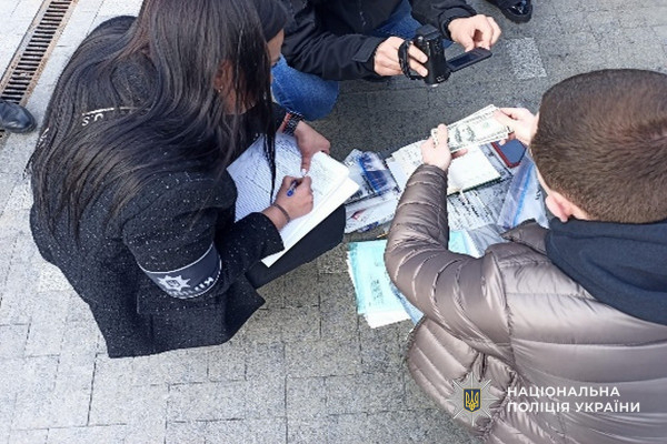 На Дніпропетровщині працівники лікарень влаштували схему продажу фіктивних довідок військовозобов'язаним для ухилення від мобілізації1