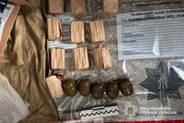 Вилучена зброя - фото Національна поліція