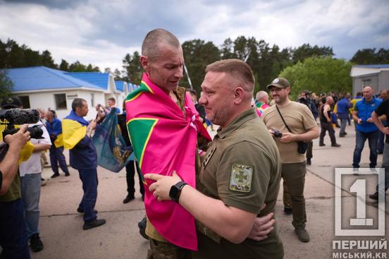 Найщасливіша мить: з полону на рідну землю повернулися семеро воїнів з Криворіжжя1