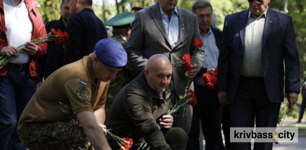 Пам’ятаємо і дякуємо за Перемогу: криворіжці вшанували полеглих у боротьбі з нацизмом у Другій Світовій війні5