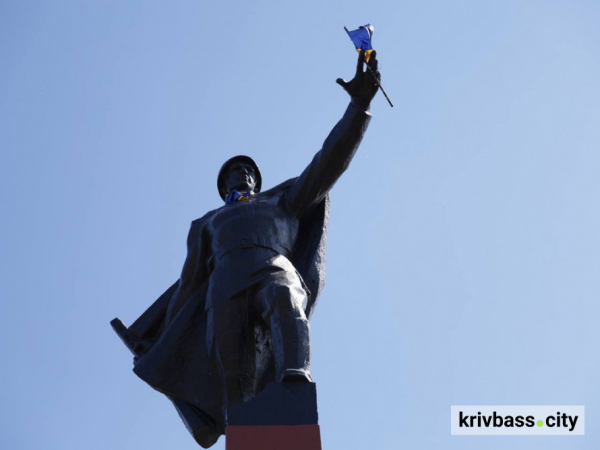 Пам’ятаємо і дякуємо за Перемогу: криворіжці вшанували полеглих у боротьбі з нацизмом у Другій Світовій війні2