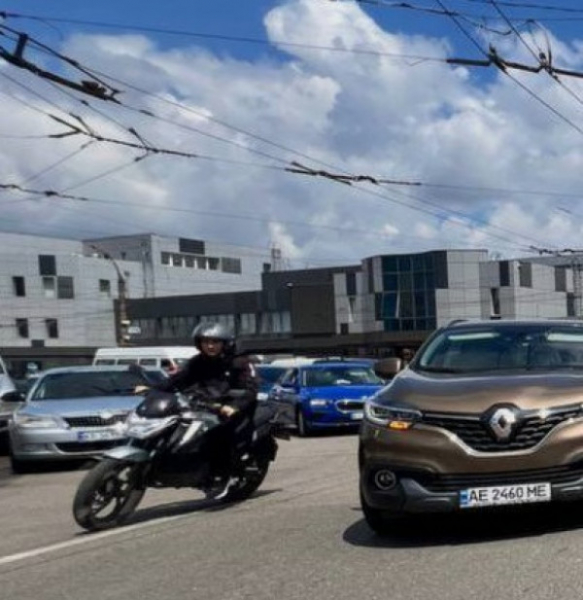 У Кривому Розі на кільці 95-го кварталу не розминулися Chevrolet та Renault0