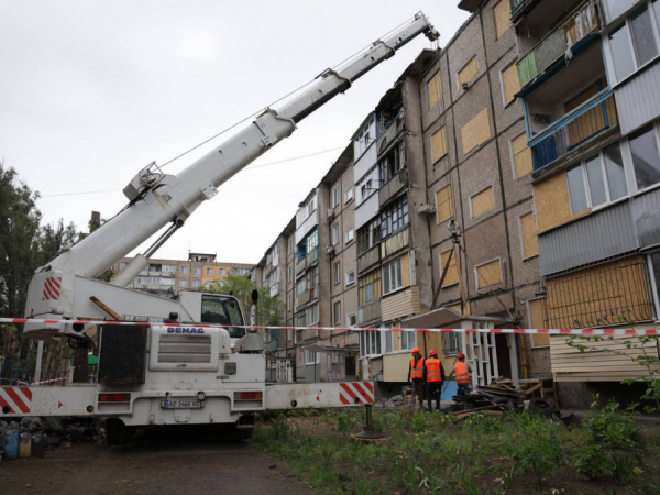 У Кривому Розі відновлюють п`ятиповерхівку пошкоджену російським 