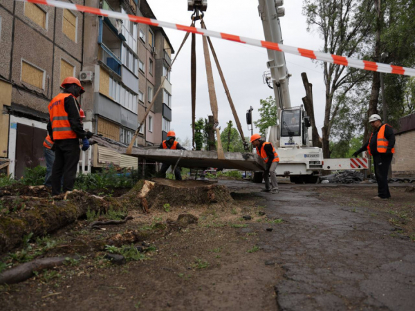 У Кривому Розі відновлюють п`ятиповерхівку пошкоджену російським 