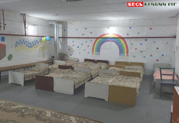Спальня в укритті для вихованців дитсадочку в Глеюватській громаді Криворізького р-ну