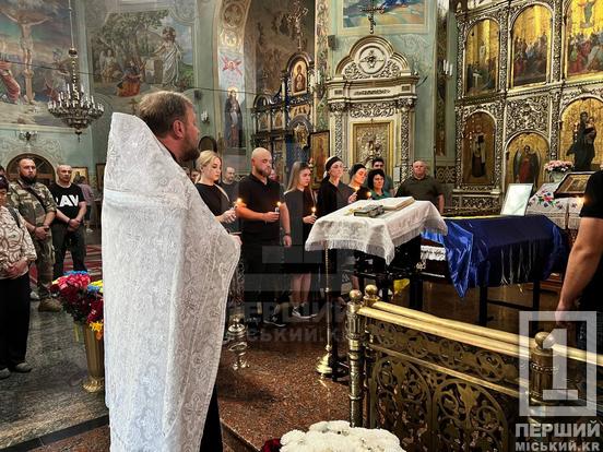 Справжній воїн, патріот і надійна опора:криворіжці провели в останню путь Героя Костянтина Бельмаса4