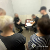 У Кривому Розі так звані «смотрящі» за місцевою установою виконання покарань отримали підозру за участь ще в одній «сходці», за це їм загрожує 15 років за гратами4