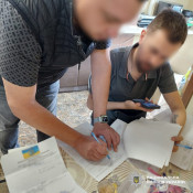 У сервісних центрах Дніпропетровщини вимагали гроші за отримання позитивної оцінки на іспиті6