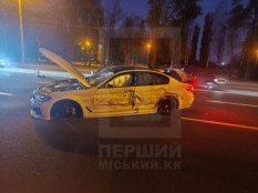 ДТП у Кривому Розі: маршрутка і BMW зіштовхнулися біля Взуттєвої фабрики0